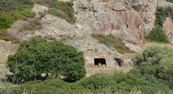 Tra le rocce della Sardegna si nascondono delle strutture misteriose: visitarle è un’esperienza emozionante