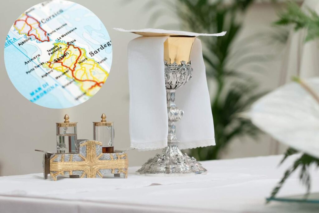 altare di una chiesa e mappa sardegna