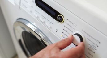 Pessima abitudine usare questo ciclo di lavaggio della lavatrice: non igienizza e ti fa anche consumare di più