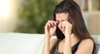 Anche tu hai questa cattiva abitudine? Allora preparati perché dovrai quasi sicuramente mettere gli occhiali da vista