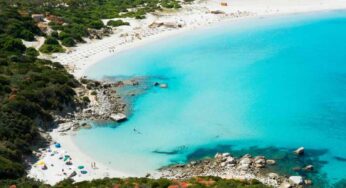 Se ami le escursioni in barca devi andare a Villasimius: scopri questo gioiello della Sardegna
