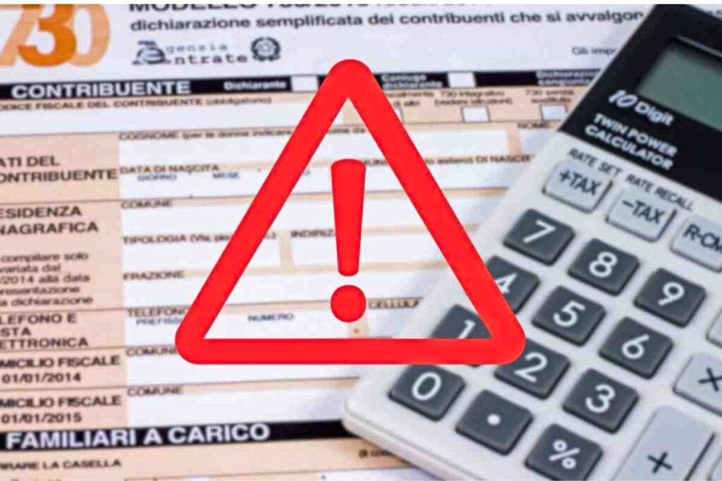 Modello 730 calcolatrice e simbolo di pericolo