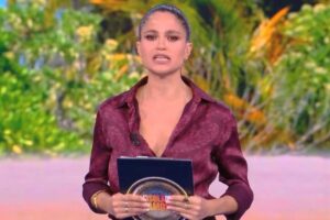 Veronica Gentili negli studi de L'Isola dei Famosi