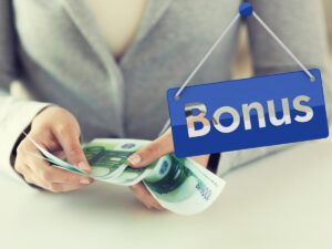 Donna conta soldi scritta bonus