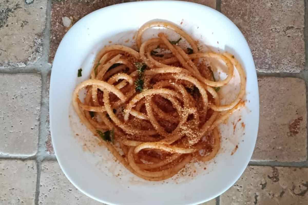 Bucatini con pangrattato