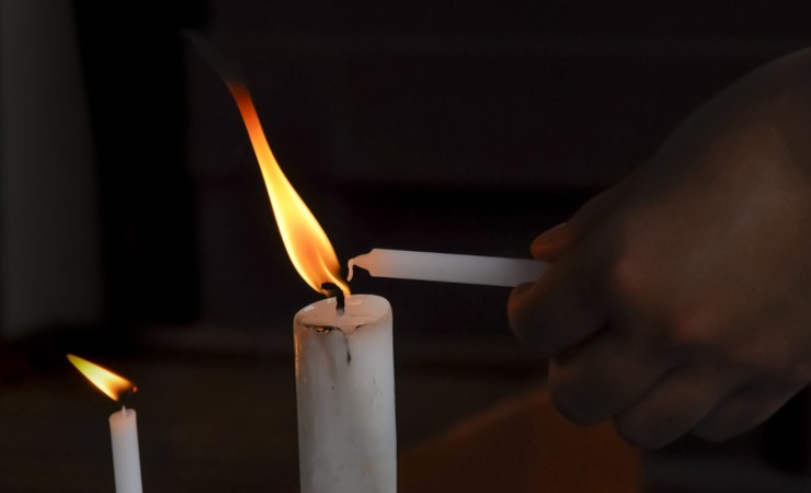 candela in chiesa
