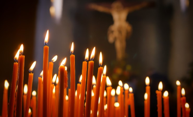 candele in chiesa
