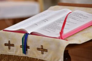 bibbia in chiesa