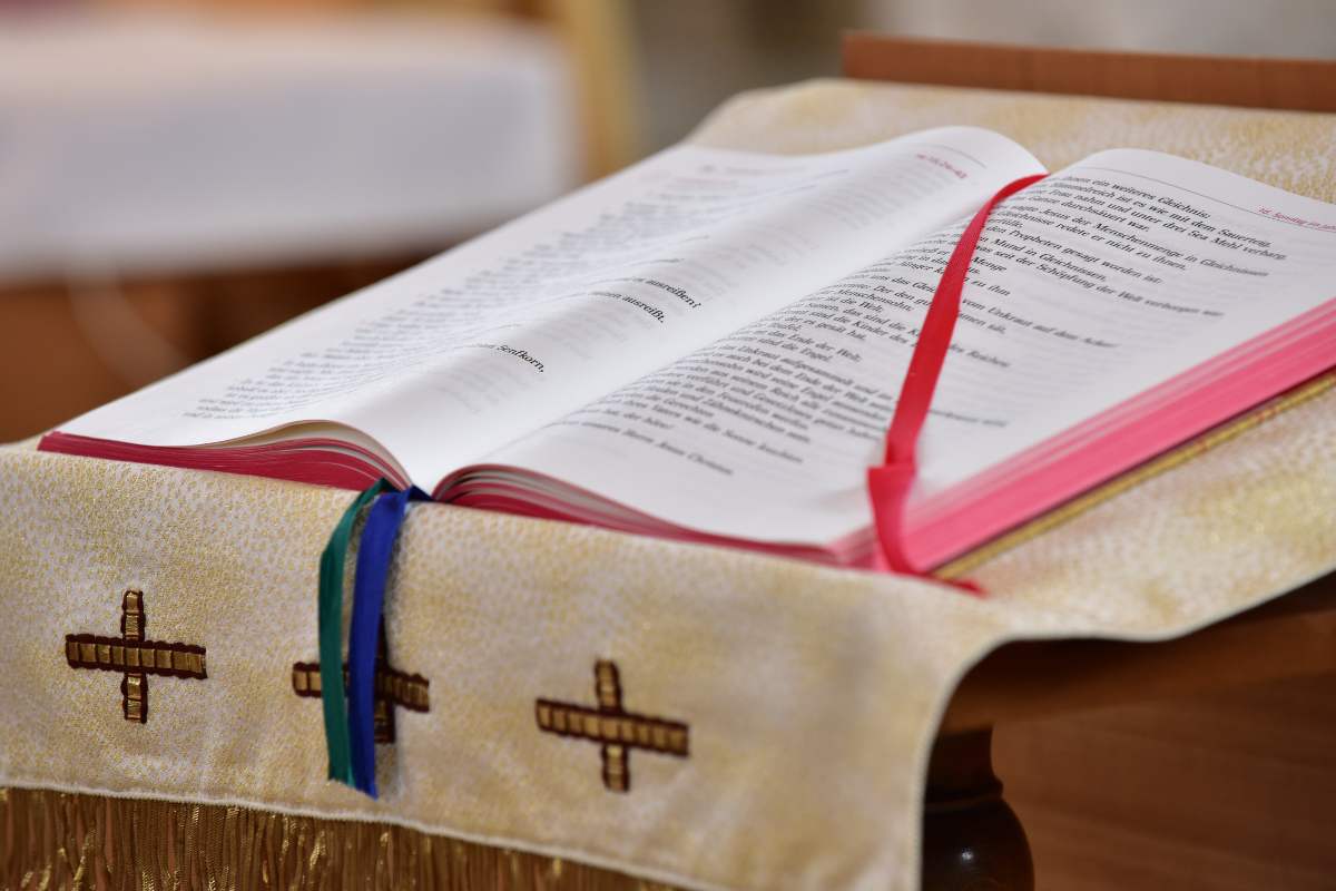 bibbia in chiesa