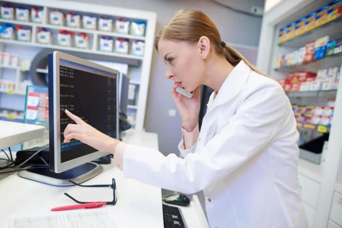 Farmacista al PC