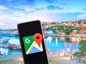 sfondo Porto Cervo e smartphone