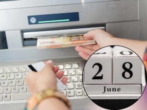 Prelievo denaro sportello calendario 28 giugno