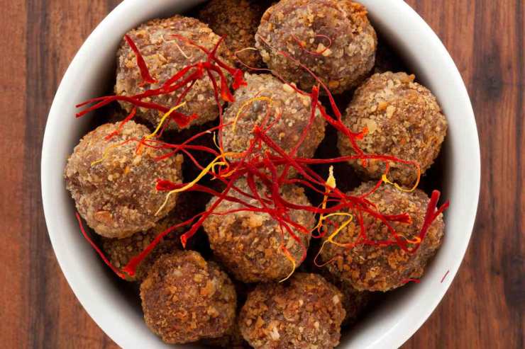 Polpette e spolverata di zafferano