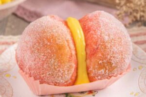 Dolce pesca con crema
