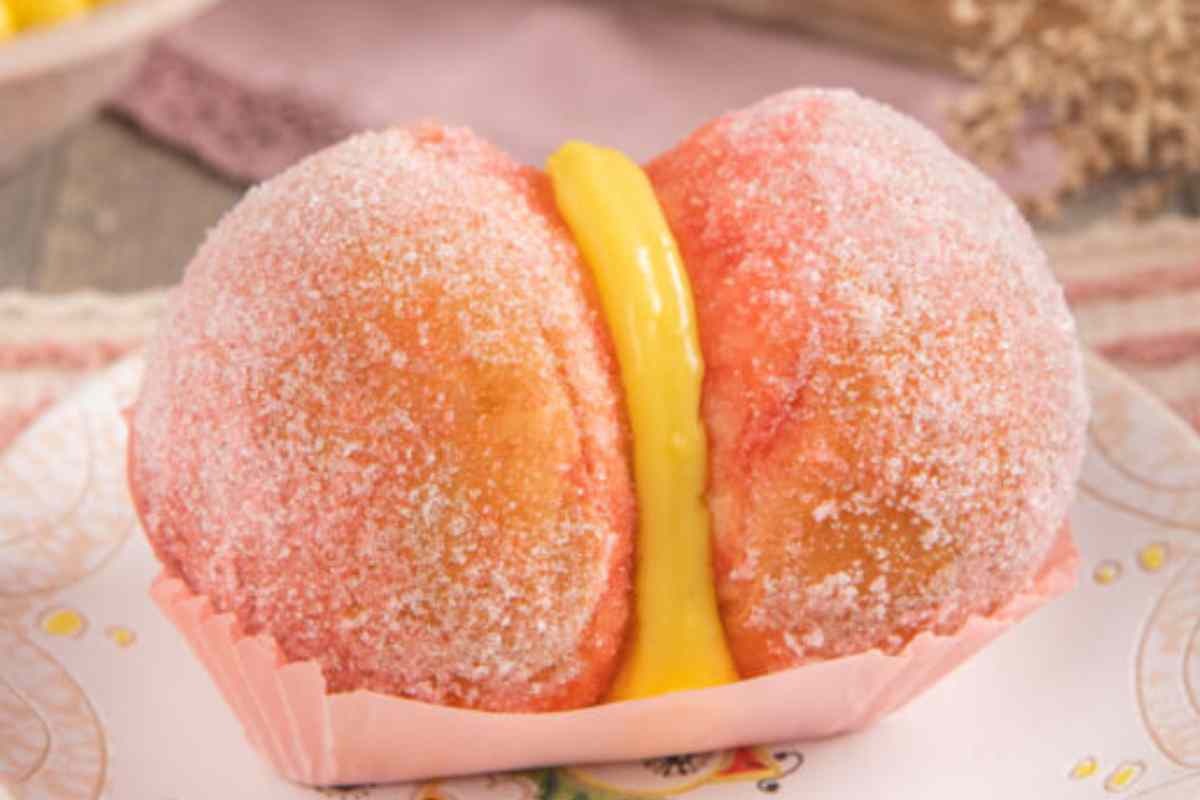 Dolce pesca con crema