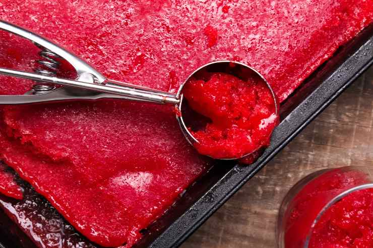 Sorbetto alla fragola appena preparato
