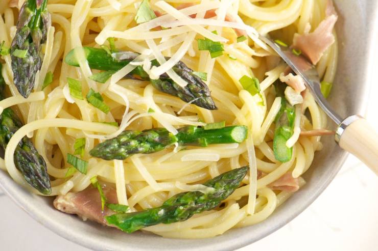 Spaghetti e asparagi