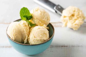 Palline di gelato nella coppetta