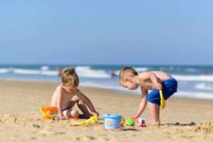 bambini in spiaggia