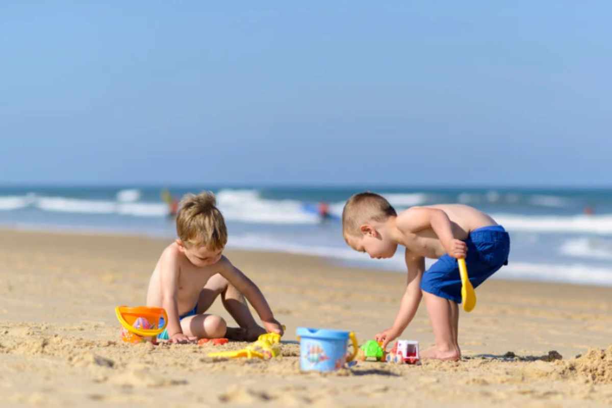 bambini in spiaggia