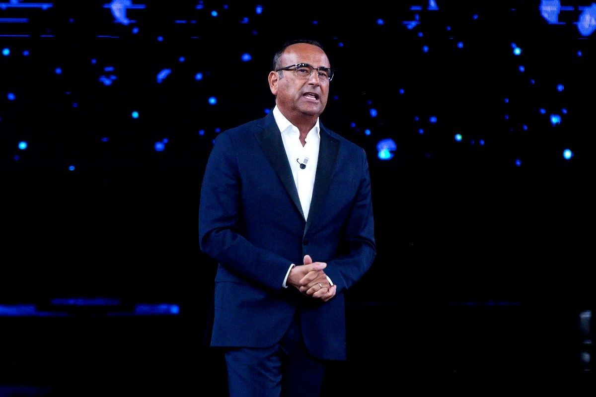 Il conduttore Carlo Conti durante la puntata finale del programma televisivo della Rai ÔNe Vedremo delle Belle condotto da Carlo Conti,