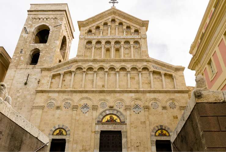 esterno della cattedrale di cagliari