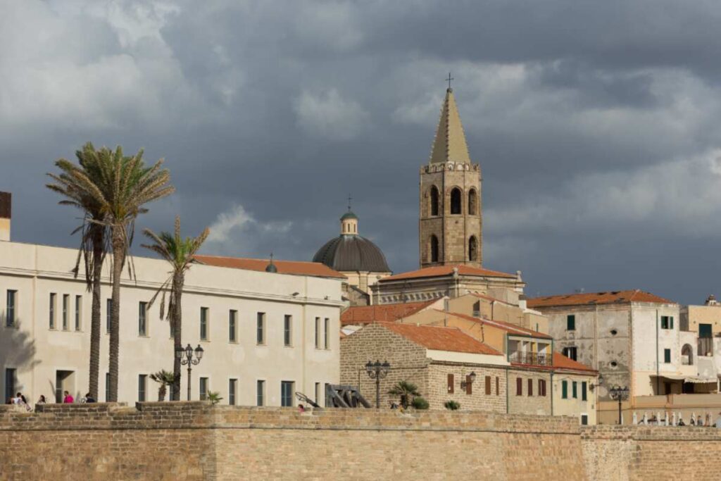 vista sulla cattedrale di santa maria alghero