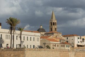 vista sulla cattedrale di santa maria alghero
