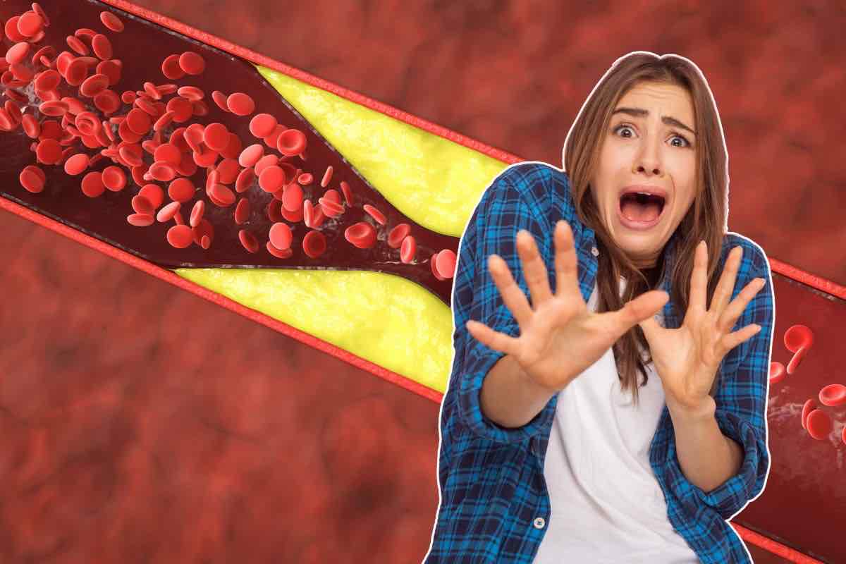 Donna spaventata in primo piano e arteria con colesterolo in secondo piano
