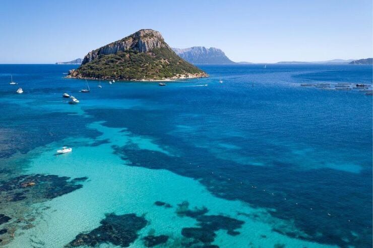 isola nel mare