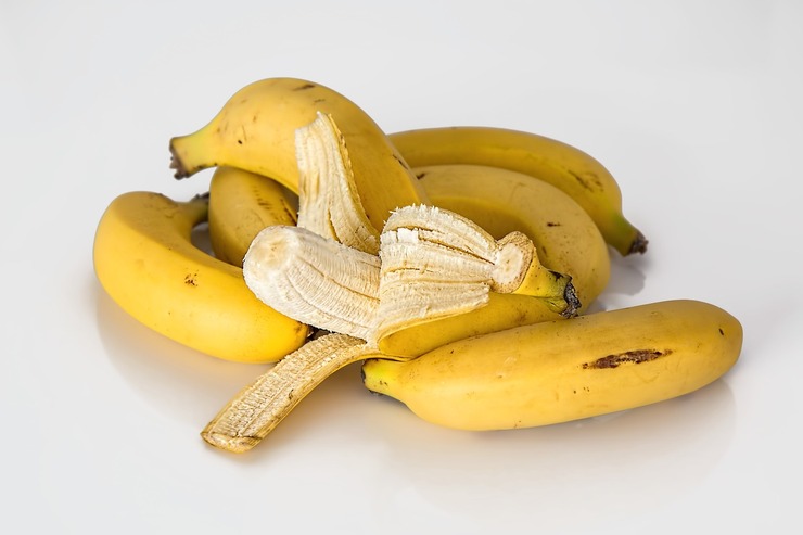 Banane, alcune aperte altre chiuse