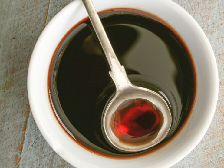 liquido rosso in ciotola