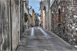 strada di pietra del borgo di Galtellì