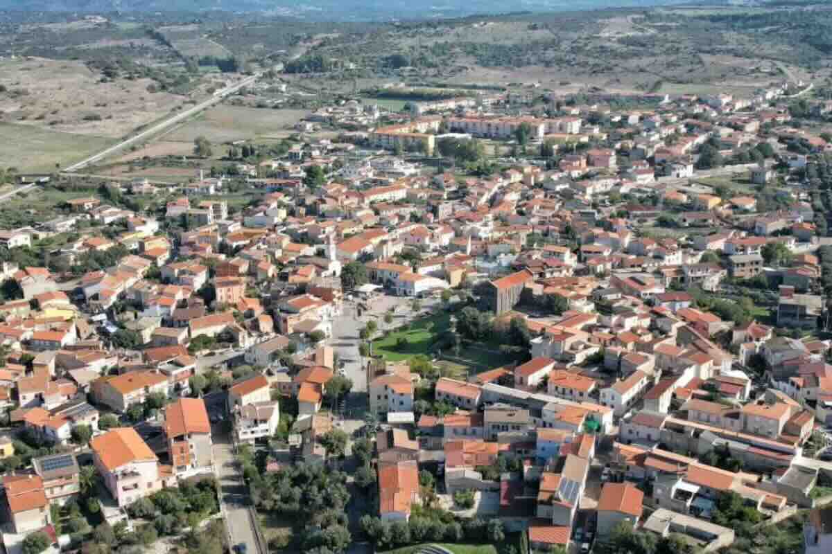 vista aerea del centro abitato di ottana