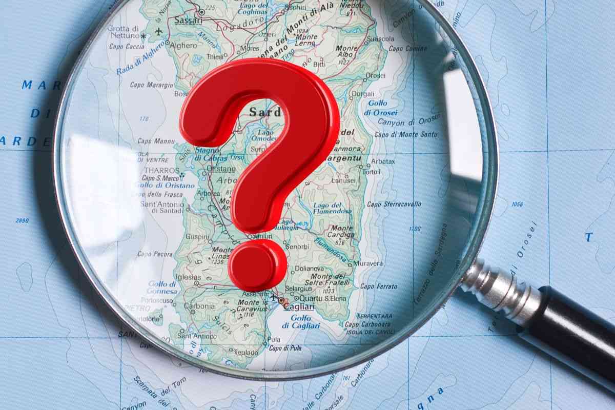 Sardegna mappa punto interrogativo