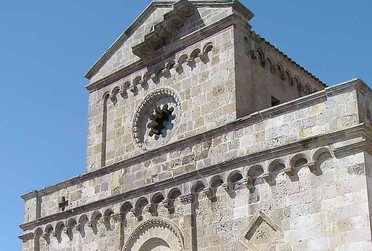 esterno chiesa di santa maria di monserrato 