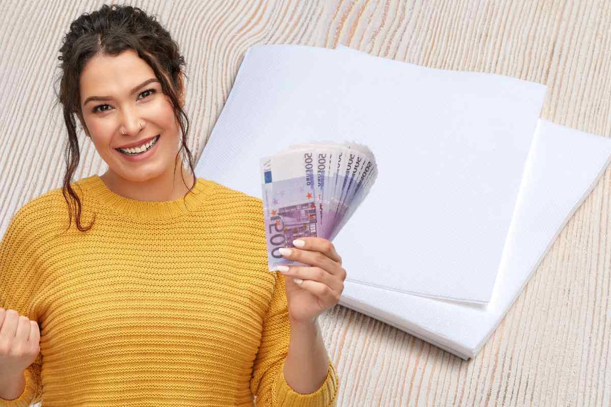 tovaglioli carta donna euro in mano