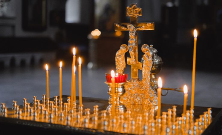candele in chiesa