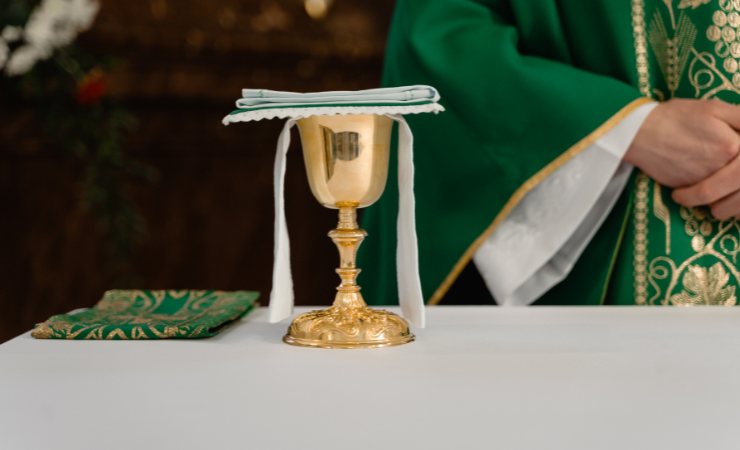 altare in chiesa