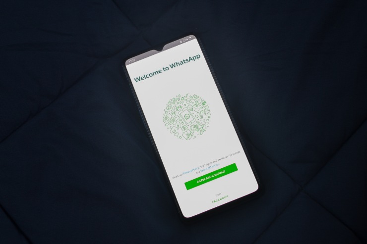 Schermata registrazione e scelta nome WhatsApp