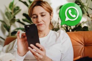 Donna al cellulare