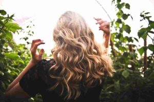 capelli lunghi biondi