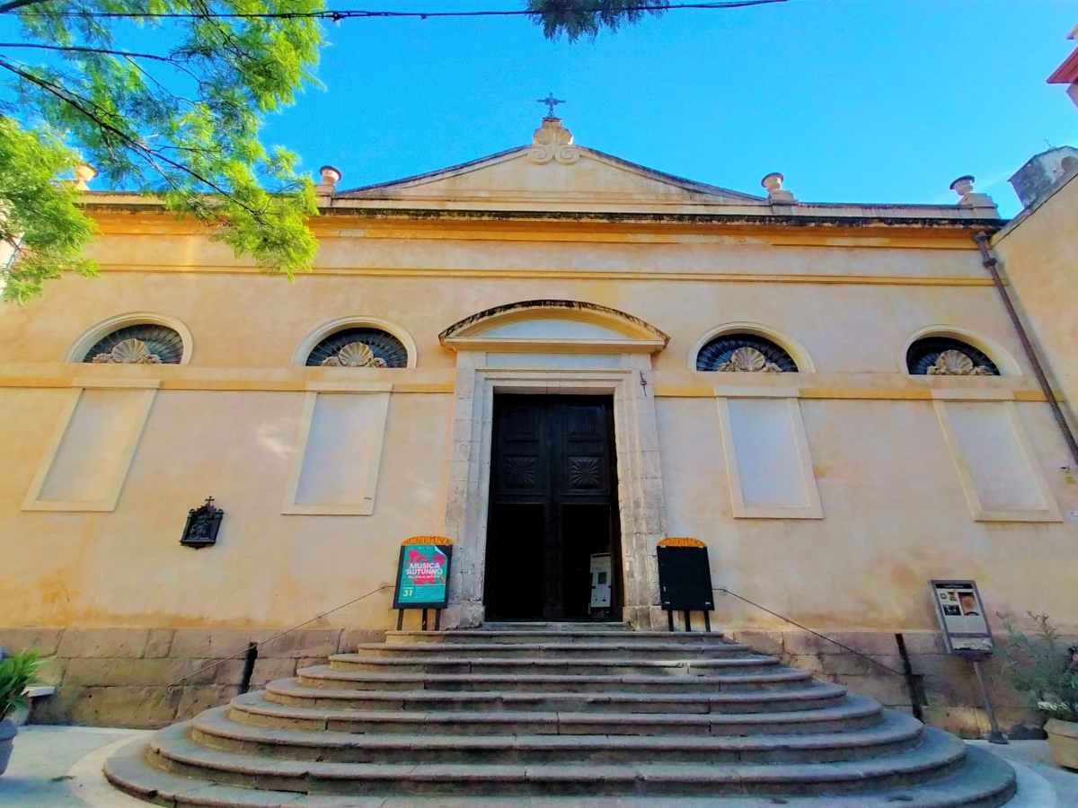 facciata chiesa san sepolcro cagliari