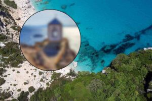 collage spiaggia e cappella della madonnetta