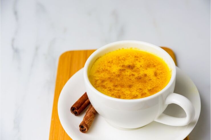 Caffè giallo, stecche di cannella