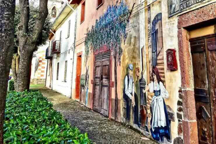 murales su edifici