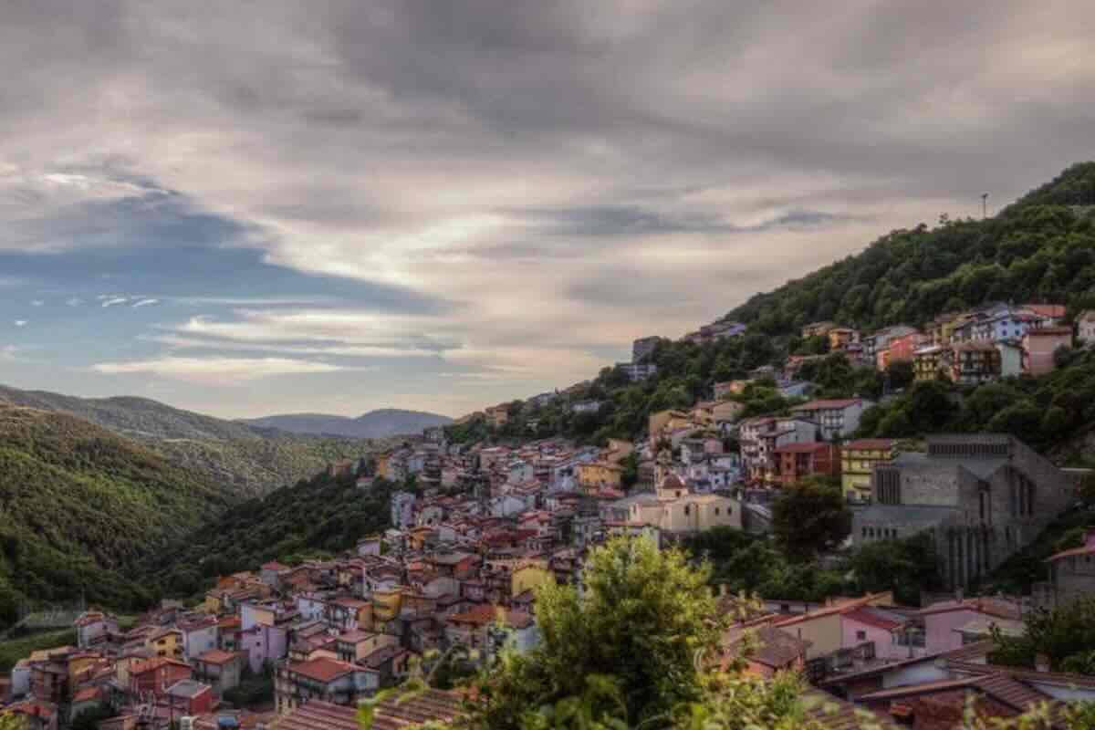 vista delle case e del paesaggio di desulo