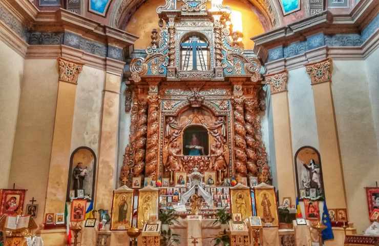 interni chiesa san sepolcro