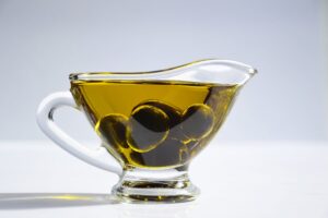 olio di oliva in vetro