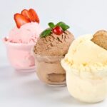 Tre coppette con gelato